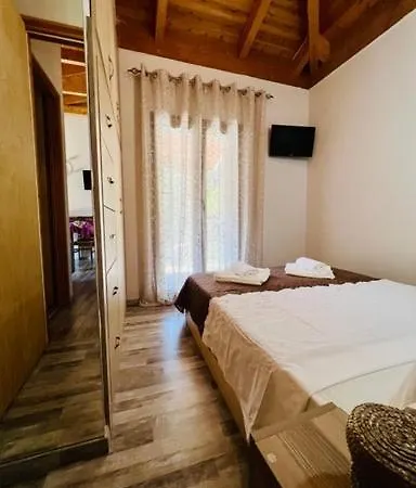 Jimmy's Lefkada, Katochori Katokhórion